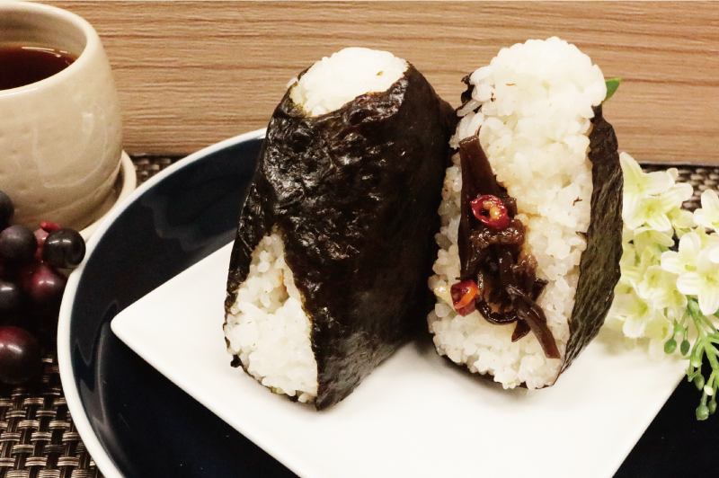大きなおにぎり！ラー油きくらげ